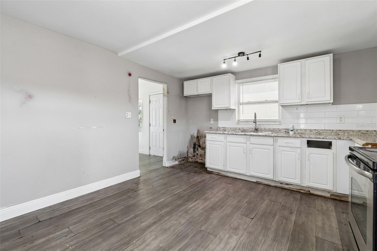 1611 E SHELL POINT RD, RUSKIN, FL, 33570