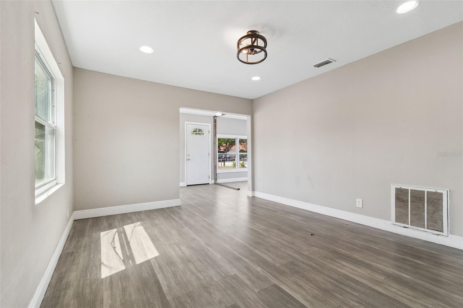 1611 E SHELL POINT RD, RUSKIN, FL, 33570