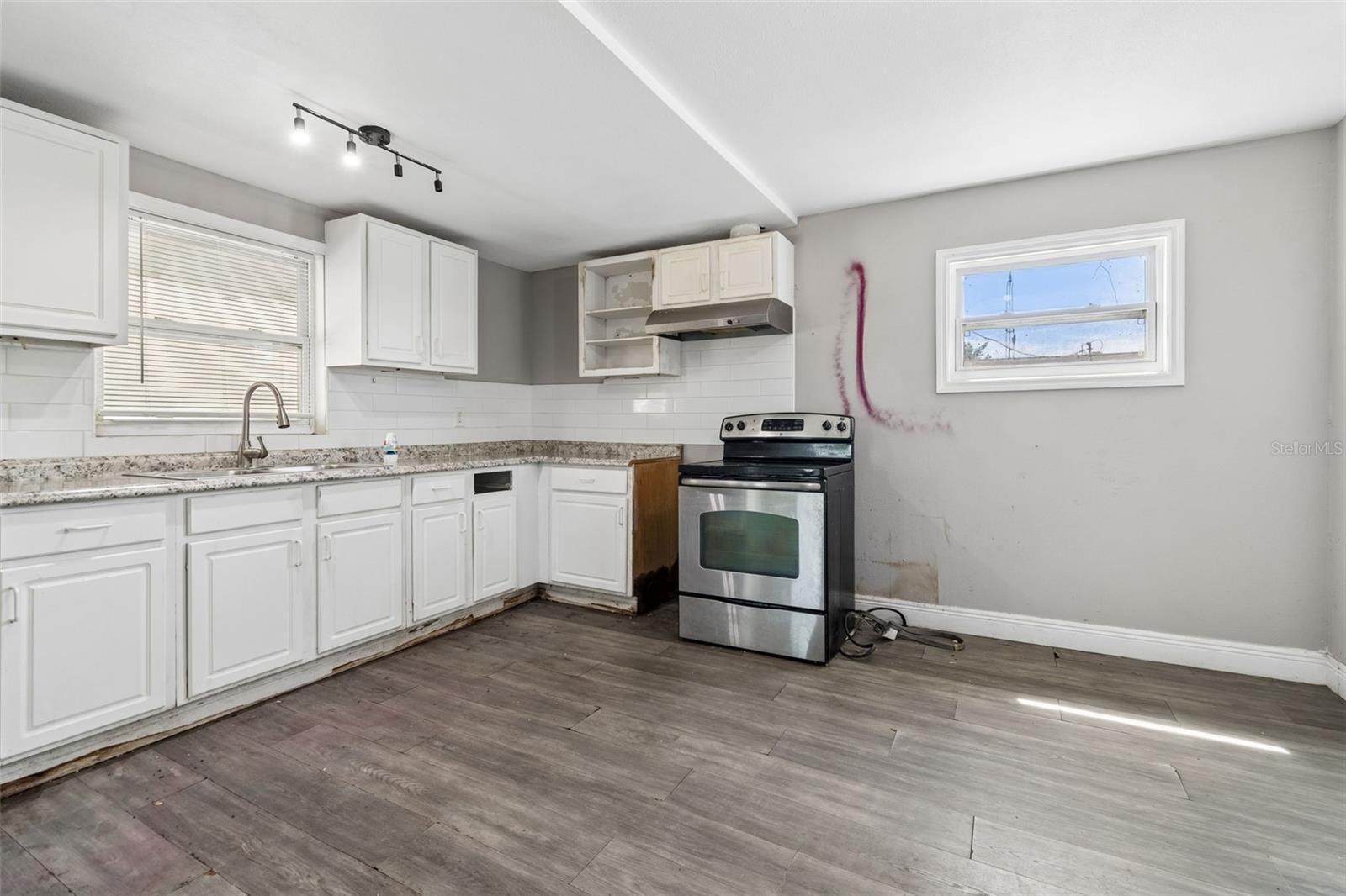 1611 E SHELL POINT RD, RUSKIN, FL, 33570