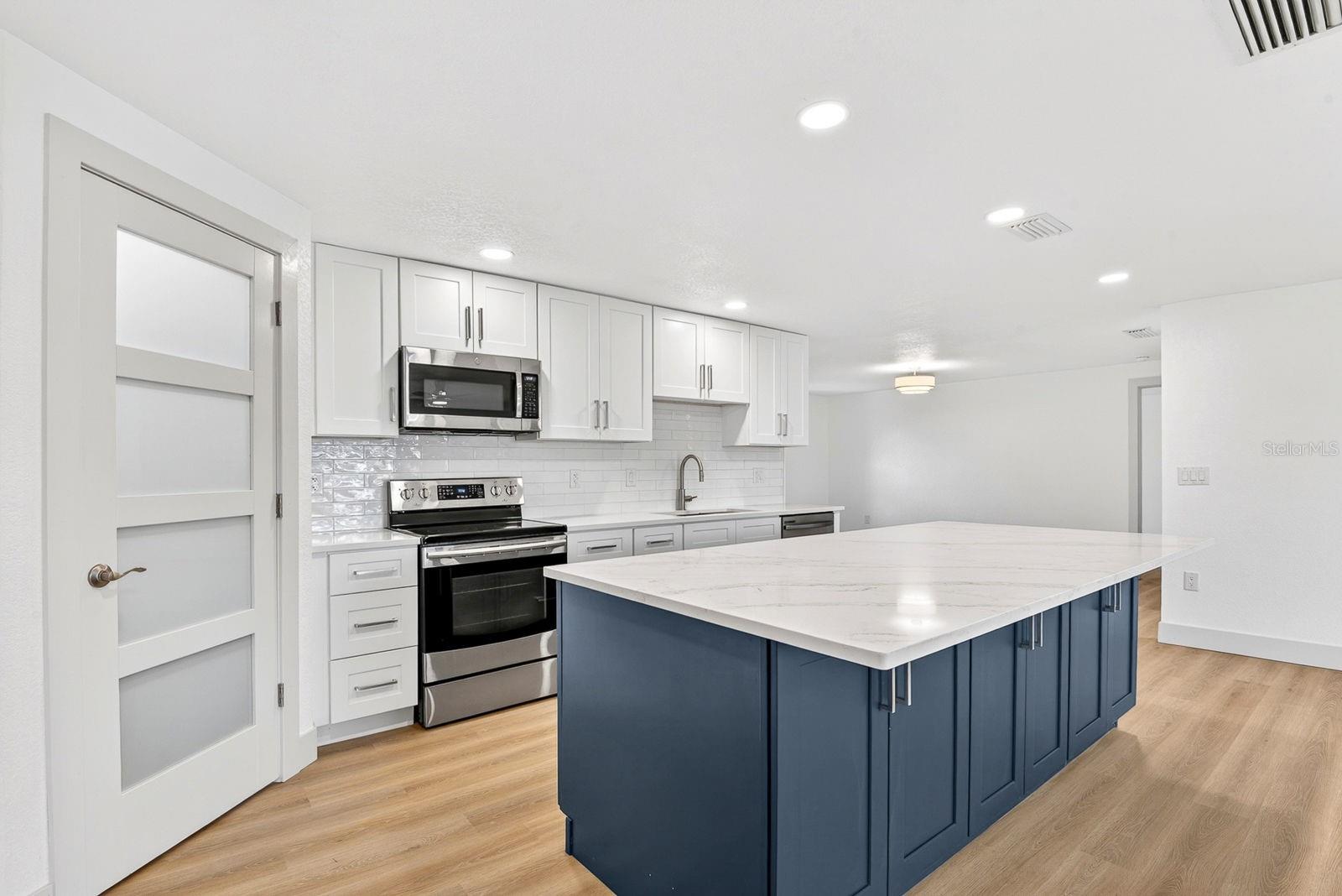 6306 37TH AVE W, BRADENTON, FL, 34209