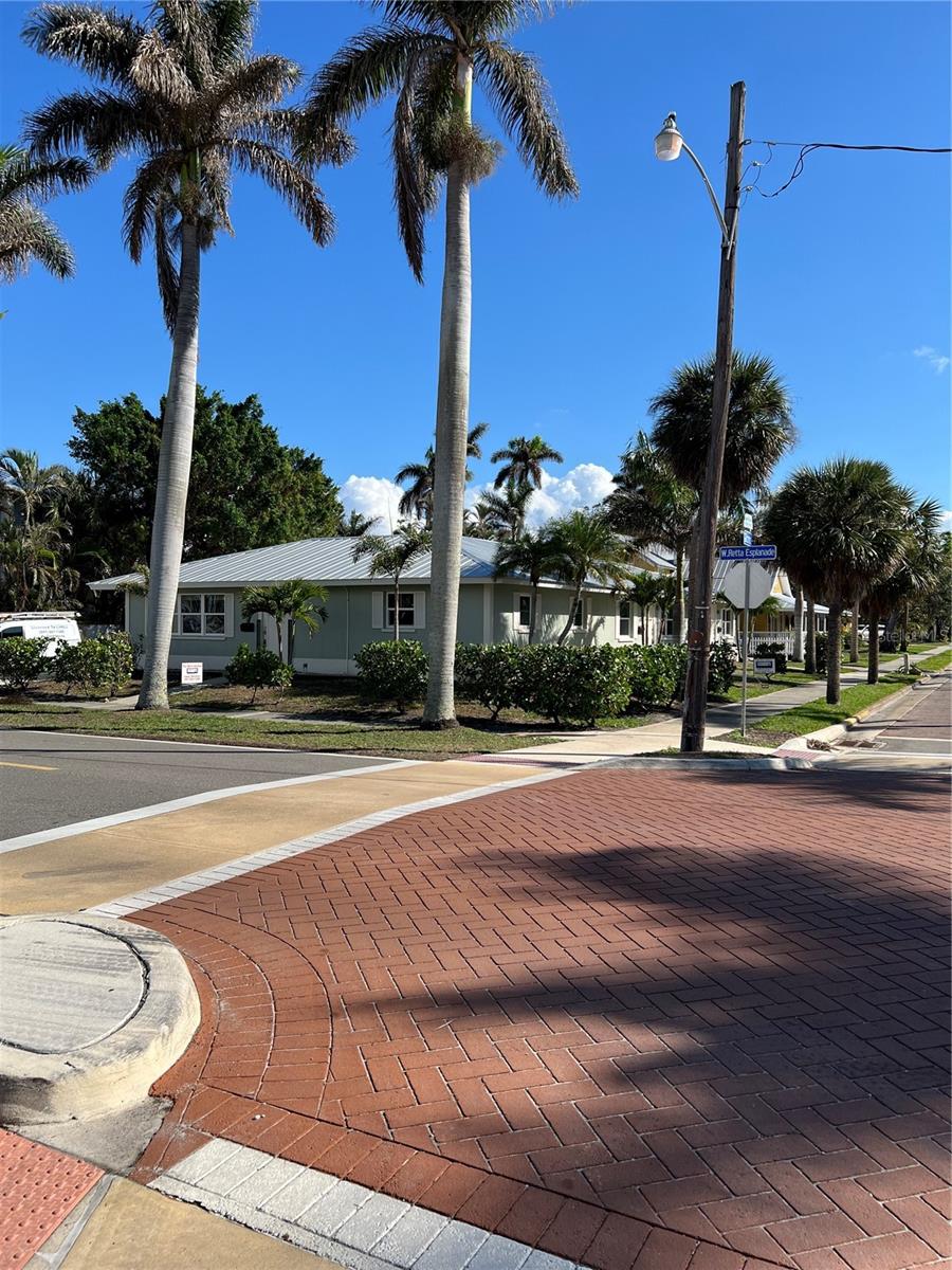 511 W RETTA ESPLANADE, PUNTA GORDA, FL, 33950