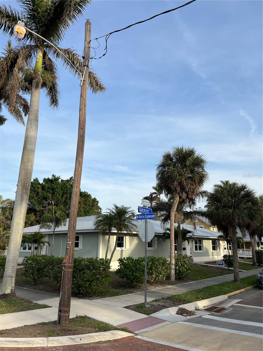 511 W RETTA ESPLANADE, PUNTA GORDA, FL, 33950