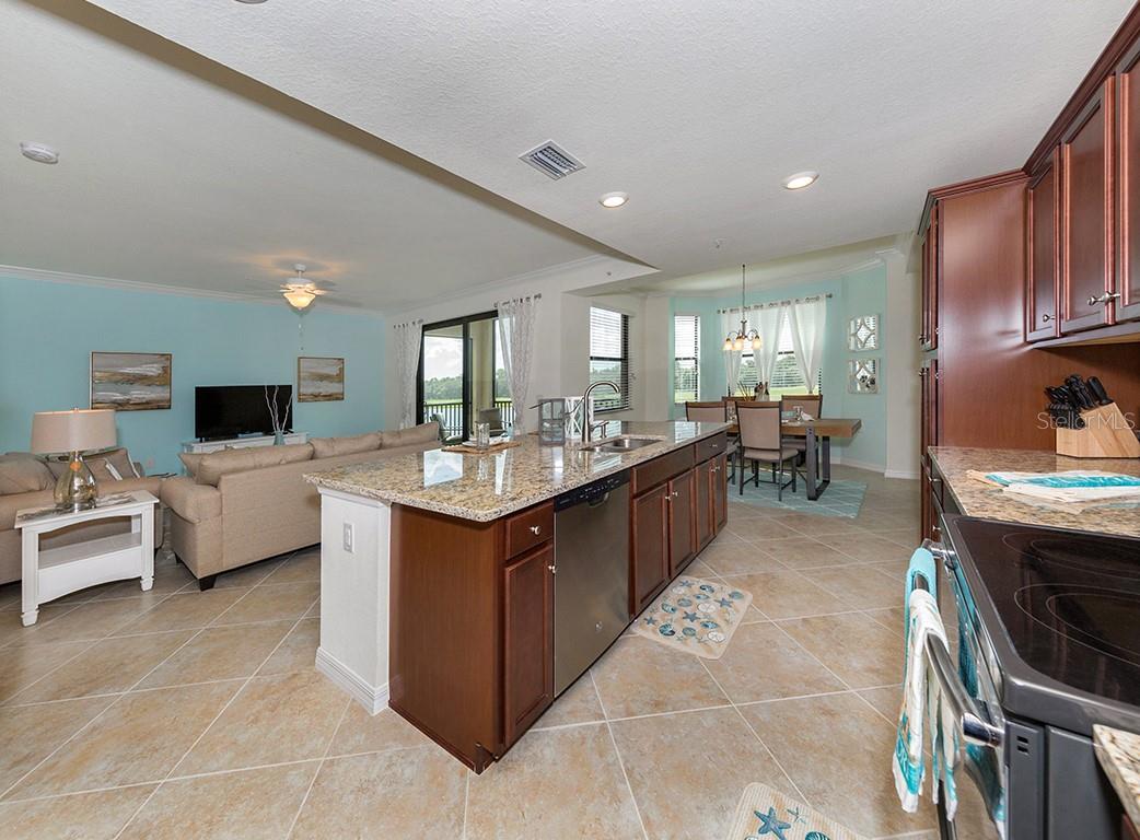 16904 VARDON TER #202, LAKEWOOD RANCH, FL, 34211