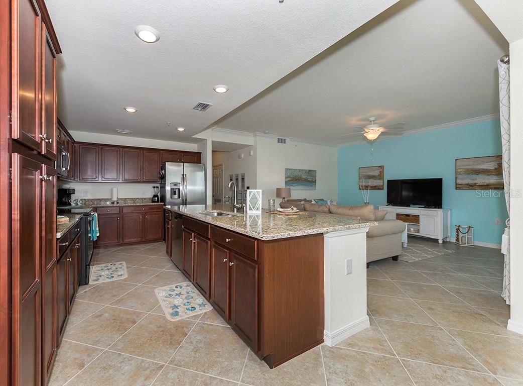 16904 VARDON TER #202, LAKEWOOD RANCH, FL, 34211