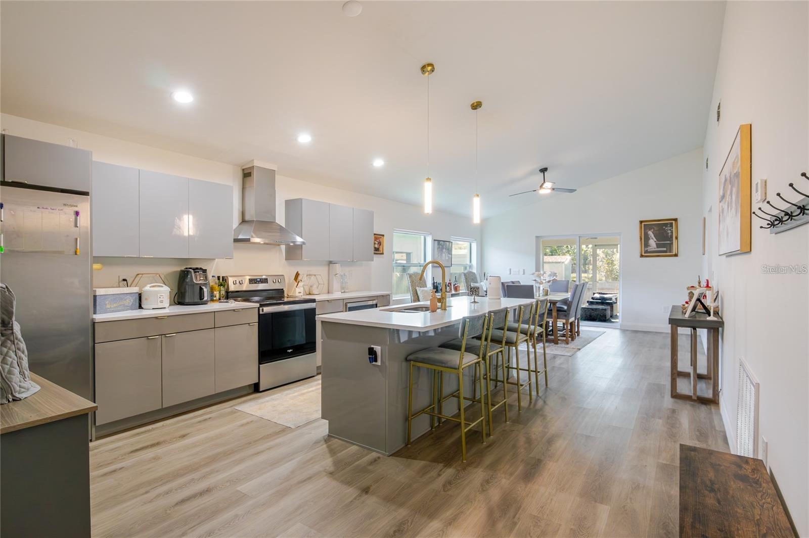 1704 W HANNA AVE, TAMPA, FL, 33604
