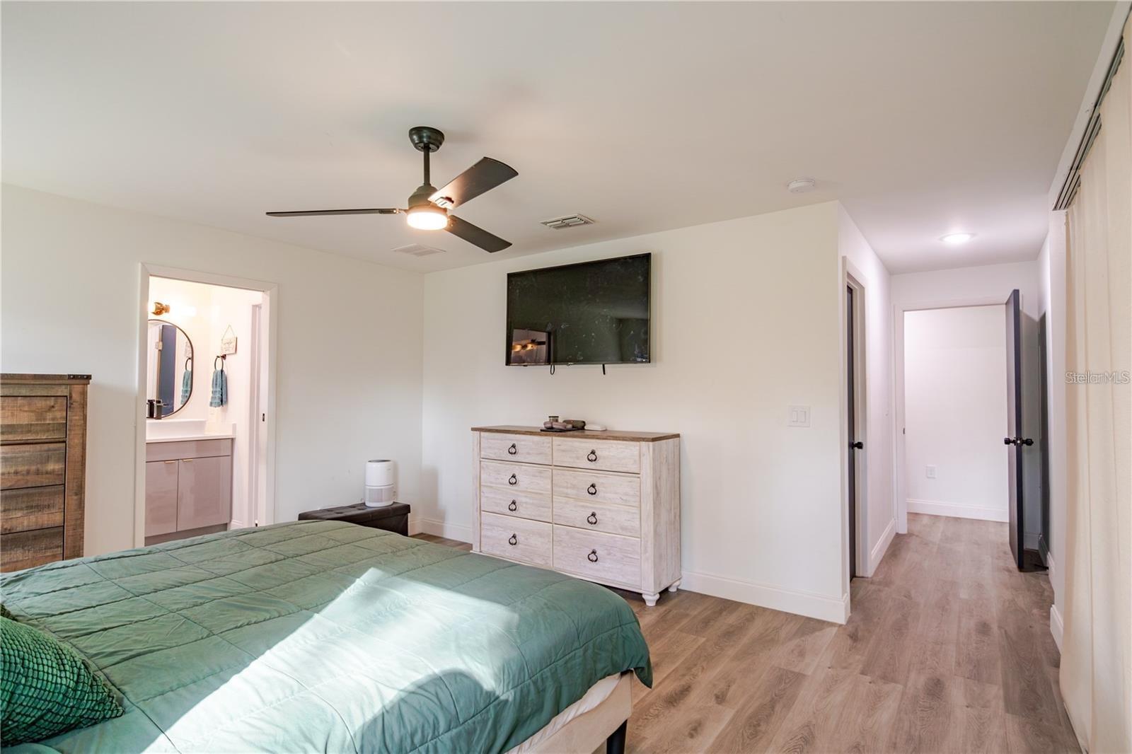 1704 W HANNA AVE, TAMPA, FL, 33604