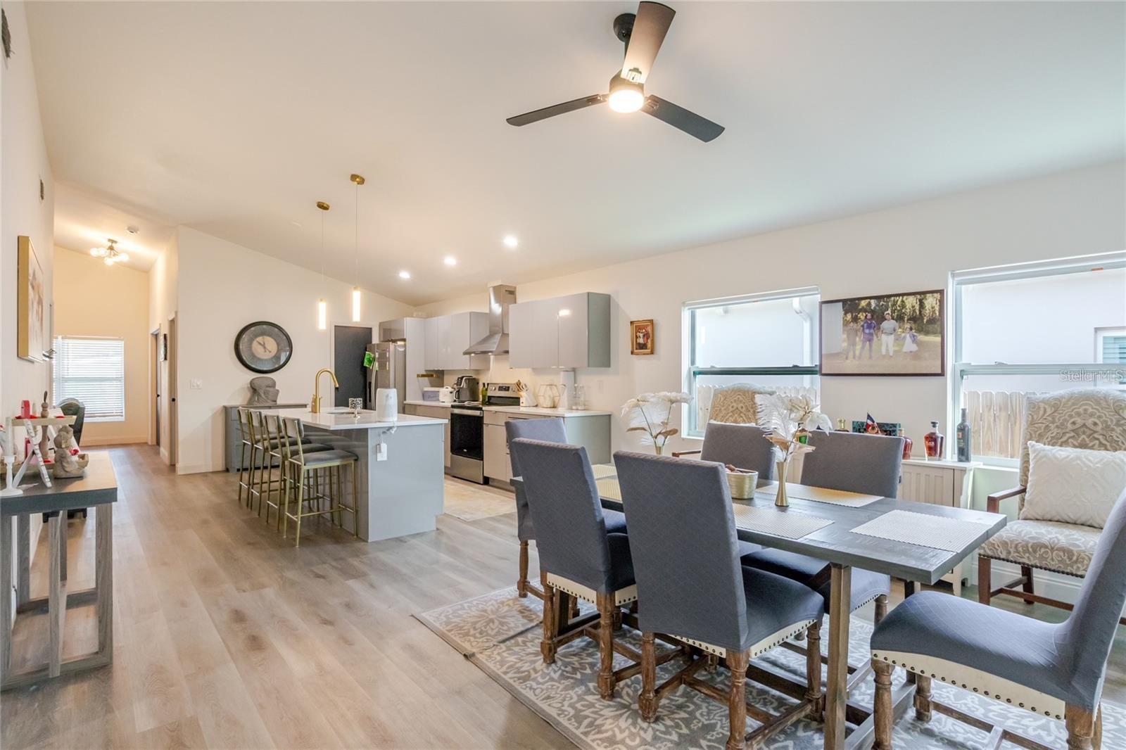 1704 W HANNA AVE, TAMPA, FL, 33604