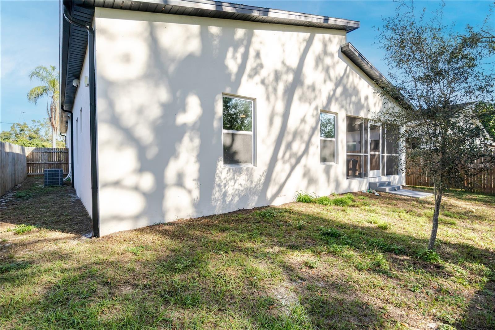 1704 W HANNA AVE, TAMPA, FL, 33604