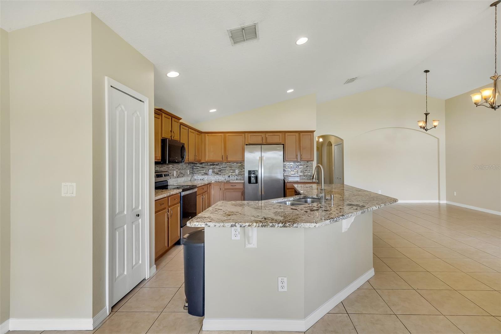 12608 IRIS LAKE DR, ORLANDO, FL, 32824