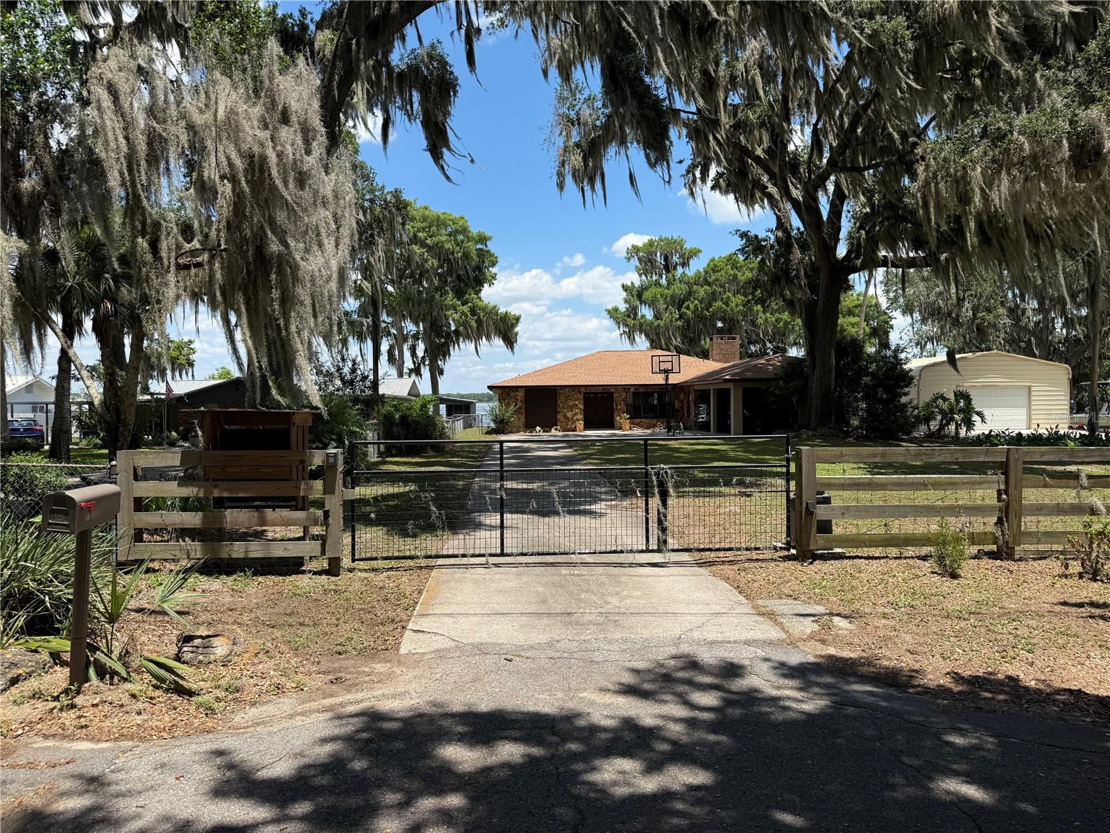 4232 COUNTY ROAD 400, LAKE PANASOFFKEE, FL, 33538