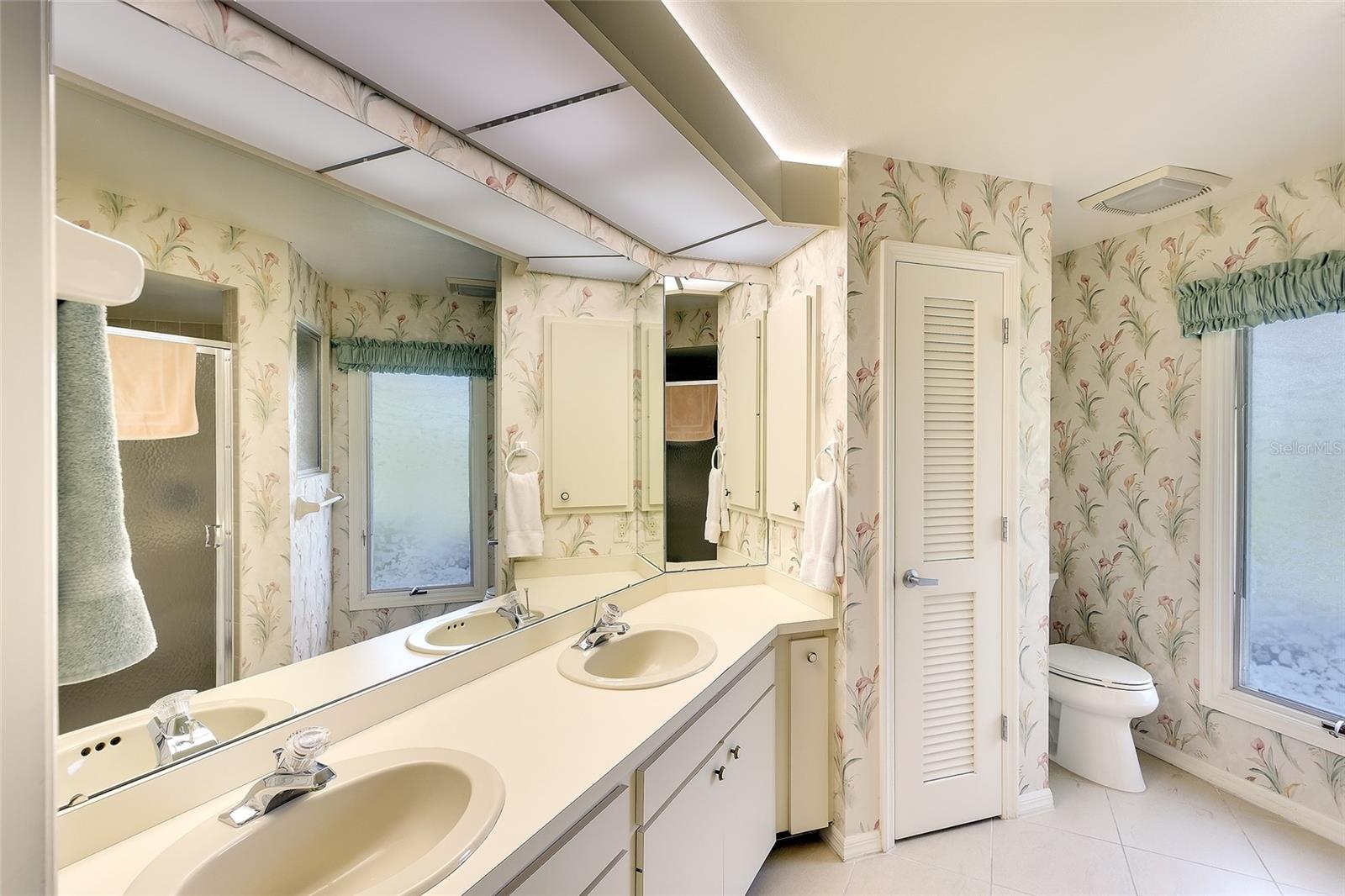3825 WILSHIRE CIR #1, SARASOTA, FL, 34238