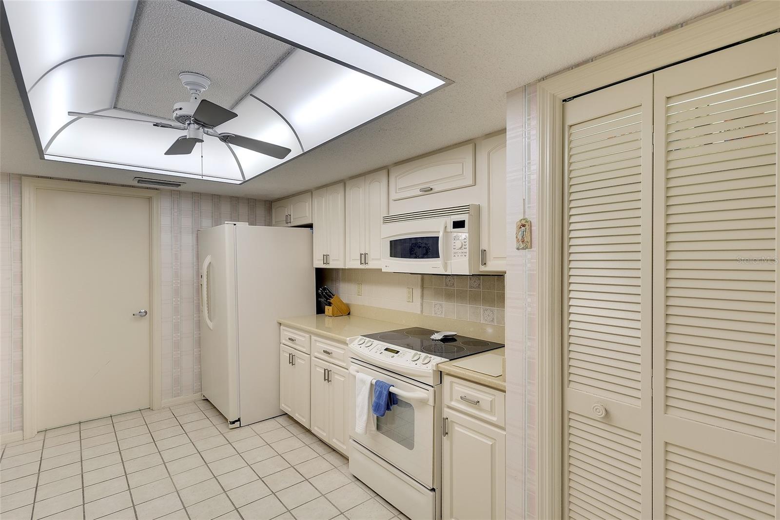 3825 WILSHIRE CIR #1, SARASOTA, FL, 34238