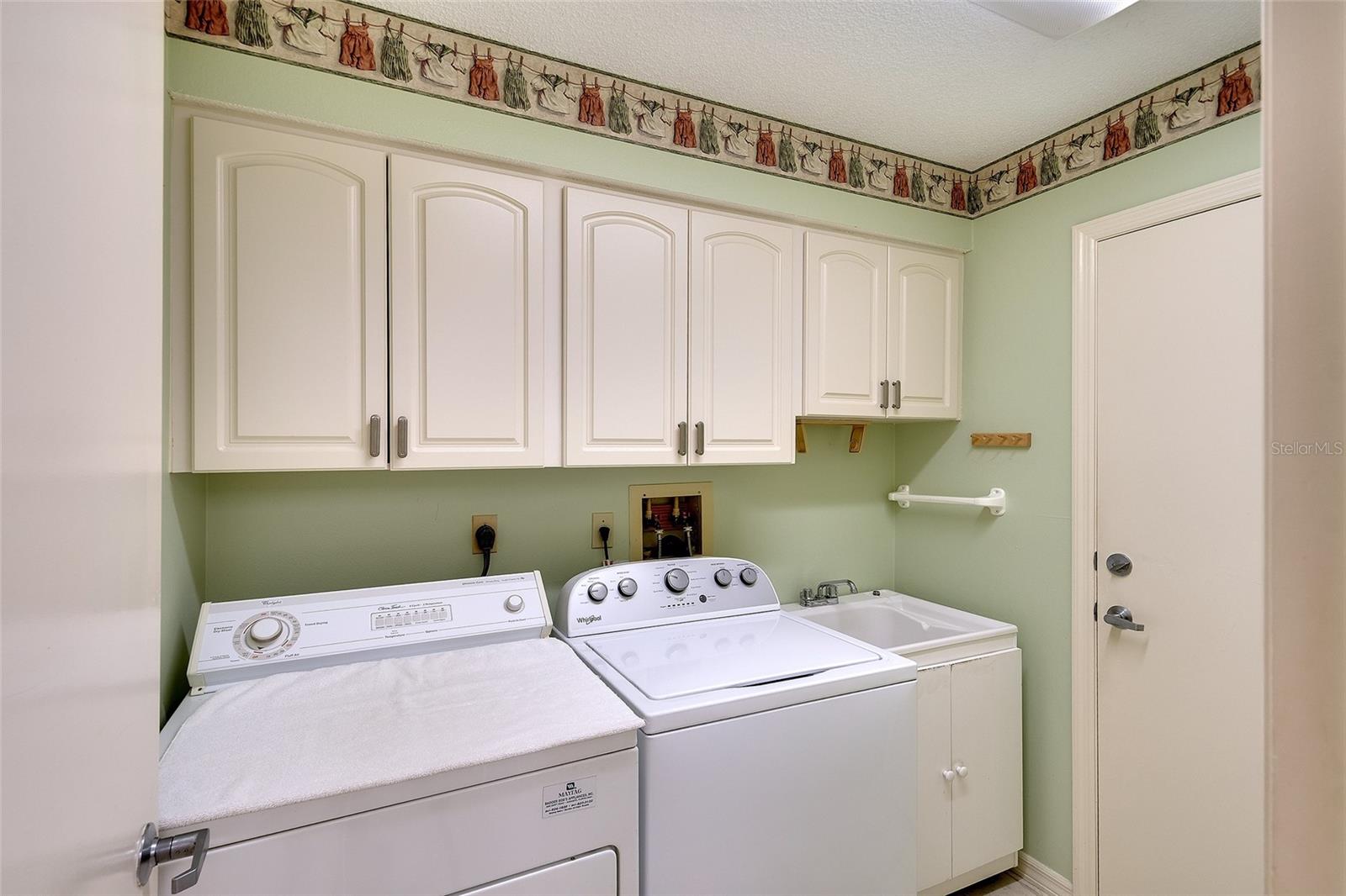 3825 WILSHIRE CIR #1, SARASOTA, FL, 34238
