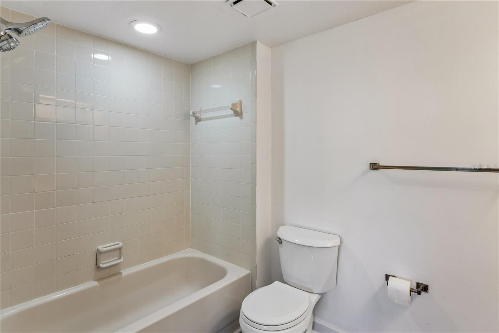 305 HAMMOCK PINE BLVD #305, CLEARWATER, FL, 33761