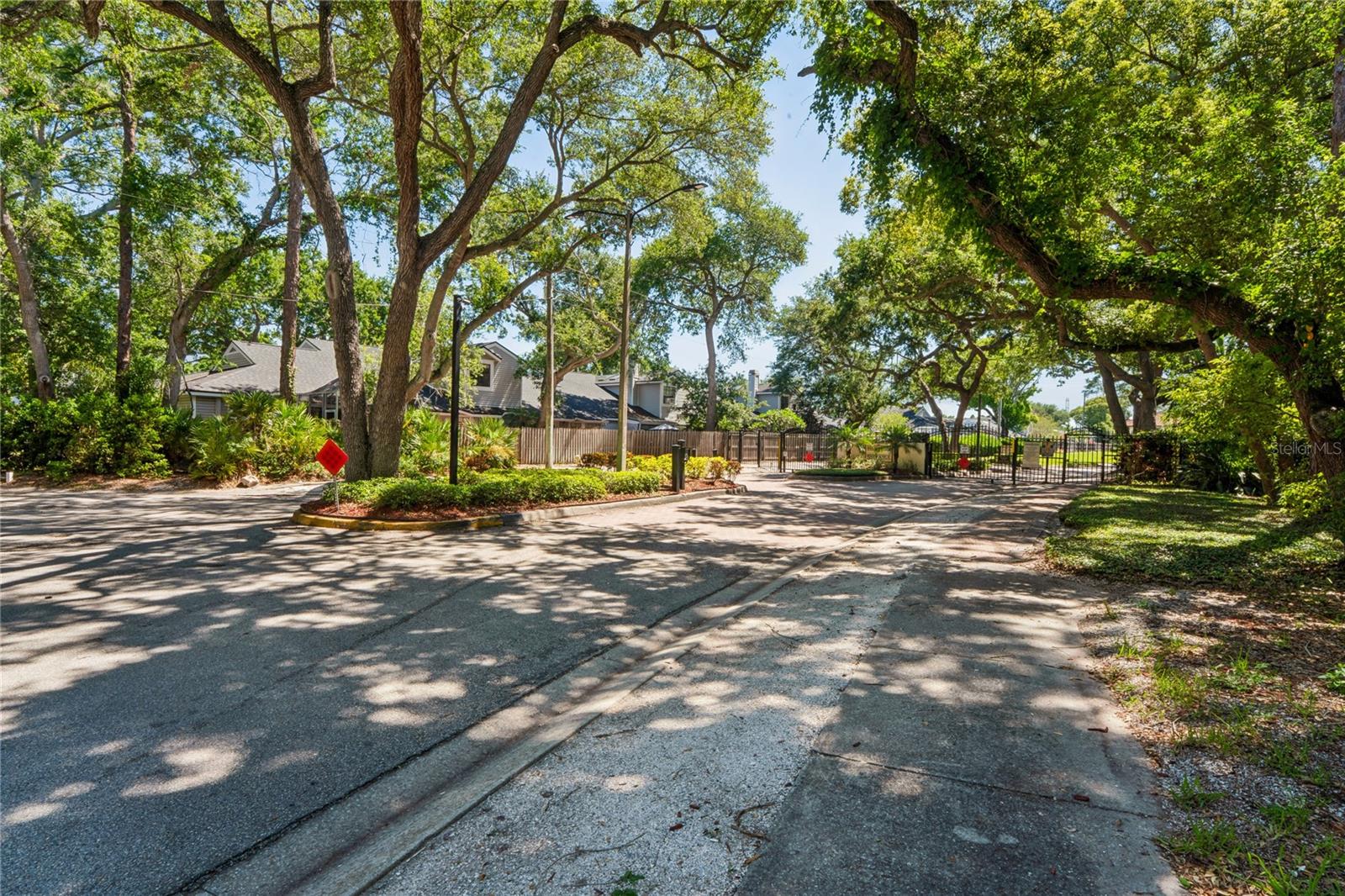305 HAMMOCK PINE BLVD #305, CLEARWATER, FL, 33761