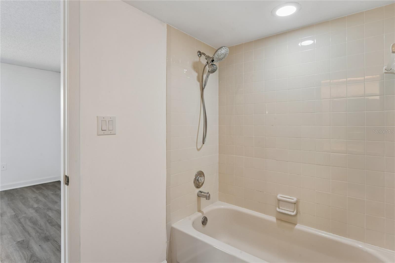 305 HAMMOCK PINE BLVD #305, CLEARWATER, FL, 33761