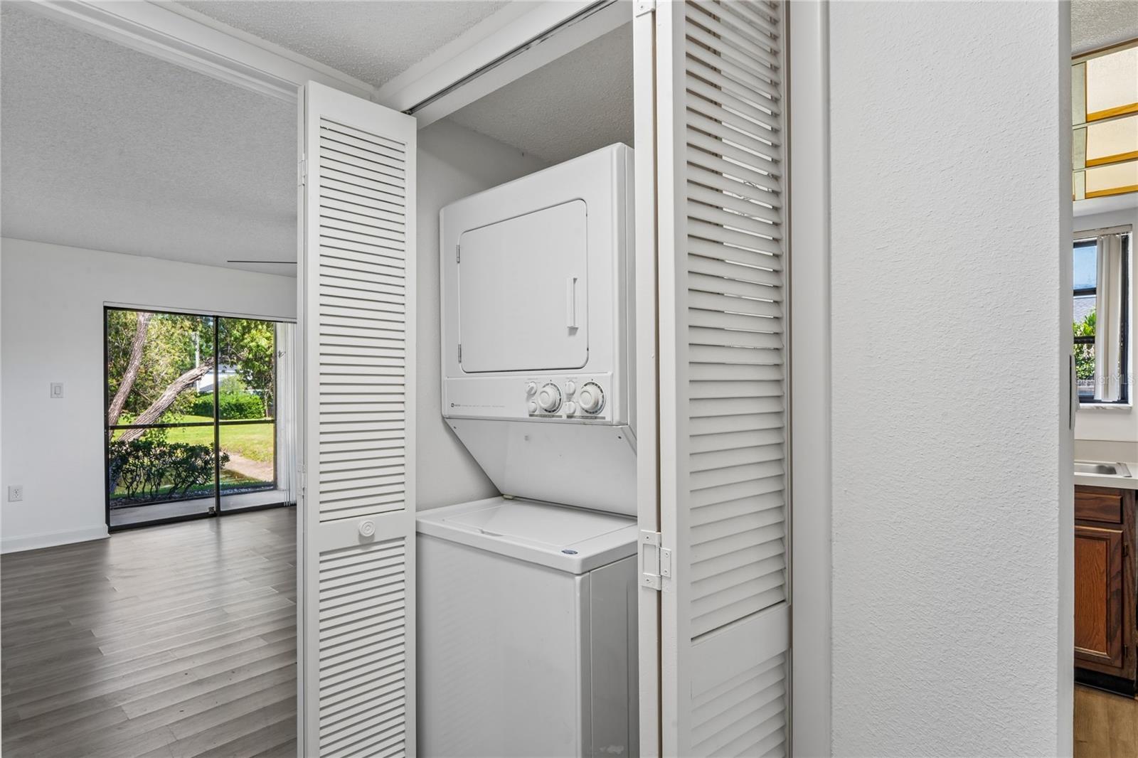 305 HAMMOCK PINE BLVD #305, CLEARWATER, FL, 33761