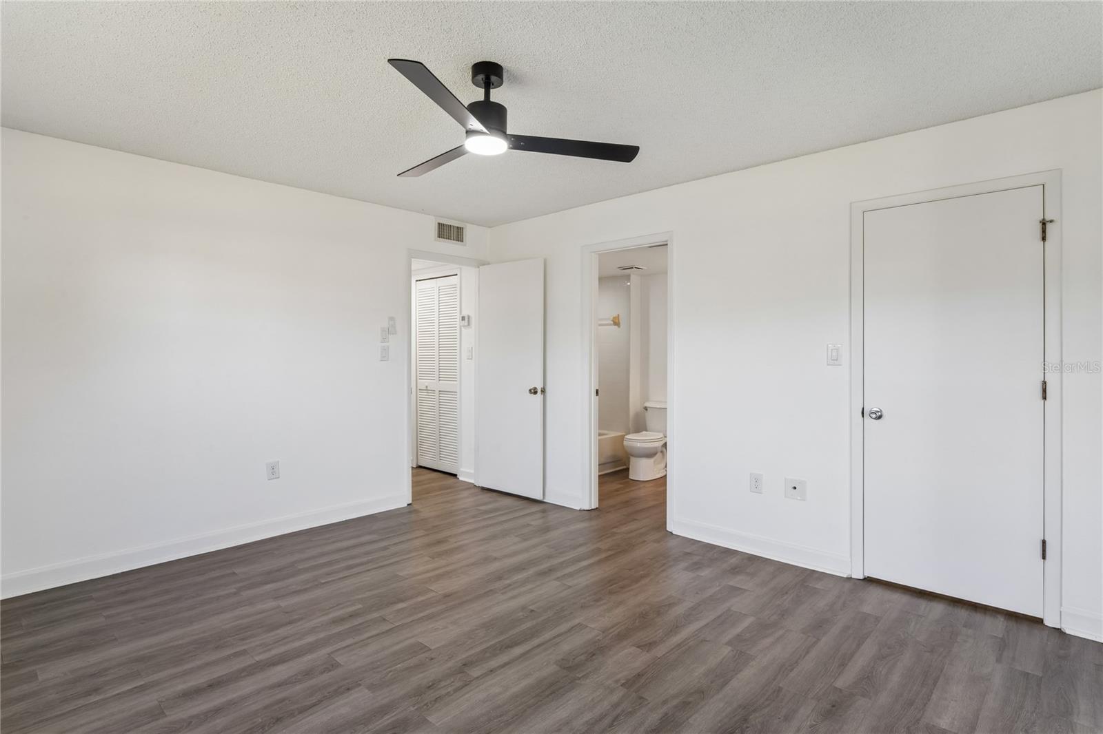 305 HAMMOCK PINE BLVD #305, CLEARWATER, FL, 33761