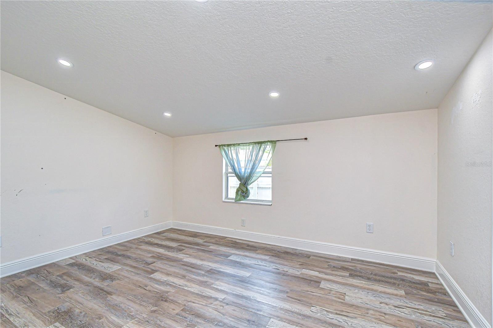 2933 56TH AVE N, ST PETERSBURG, FL, 33714