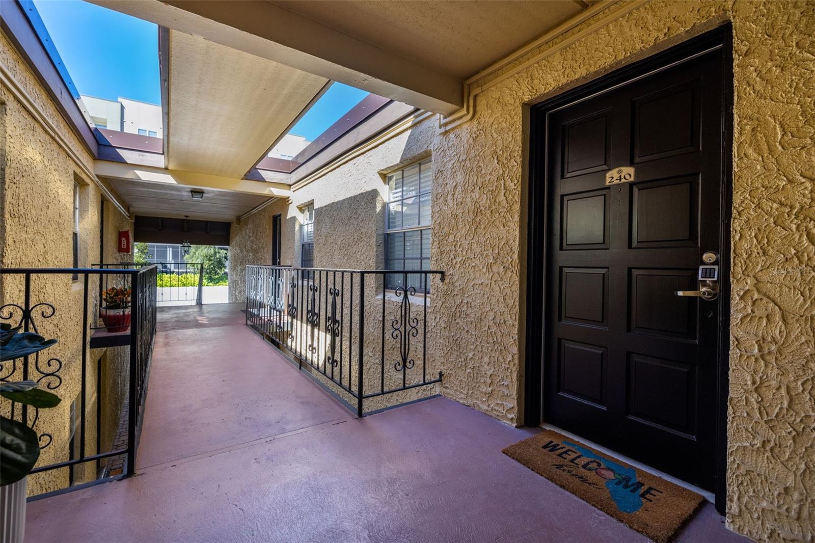 106 ALAMEDA CT #240, TAMPA, FL, 33609