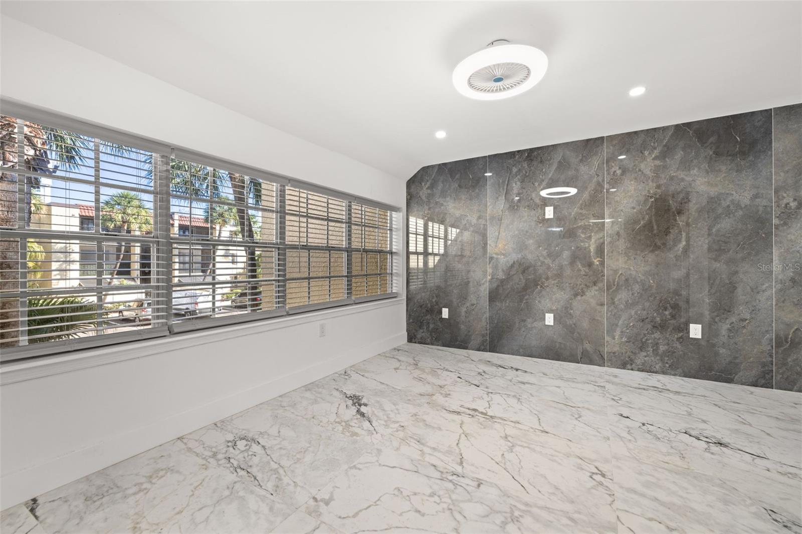 106 ALAMEDA CT #240, TAMPA, FL, 33609