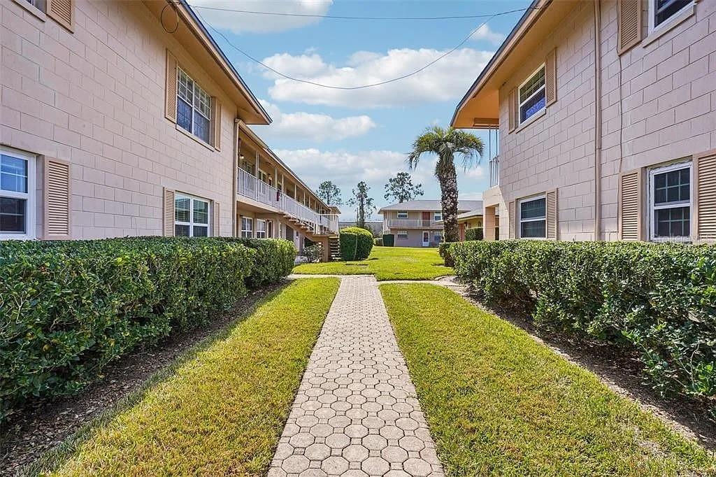 1100 E CAROLINE ST #123, TAVARES, FL, 32778