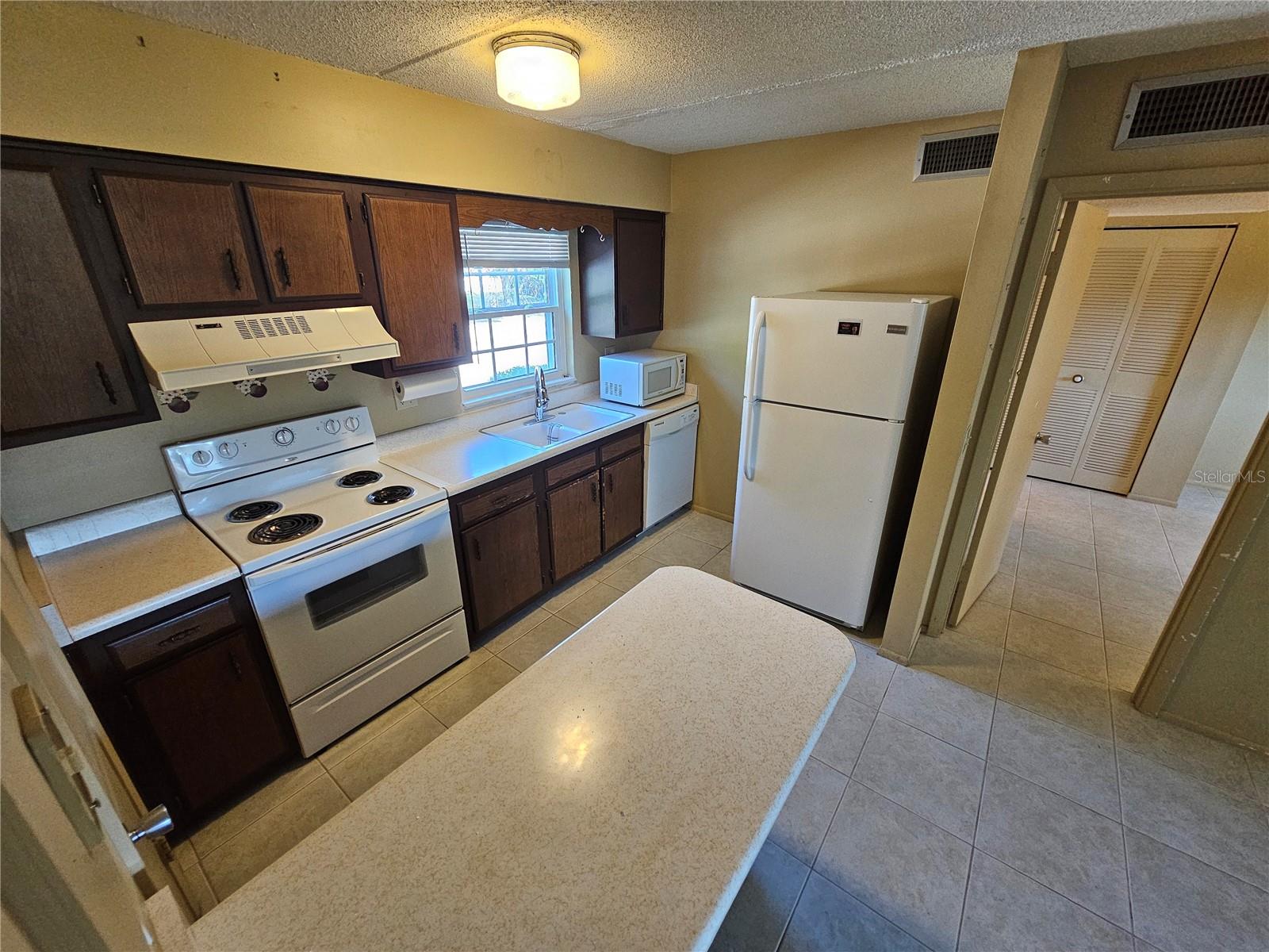 1100 E CAROLINE ST #123, TAVARES, FL, 32778