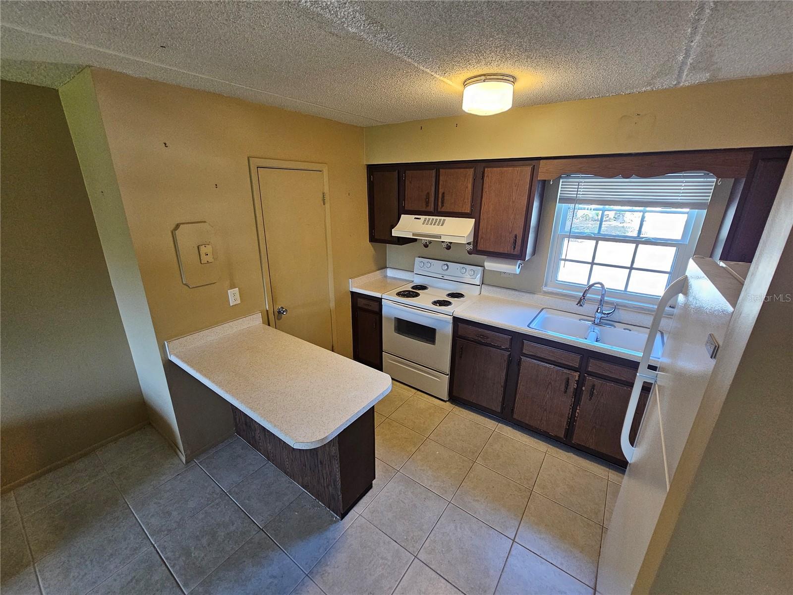 1100 E CAROLINE ST #123, TAVARES, FL, 32778