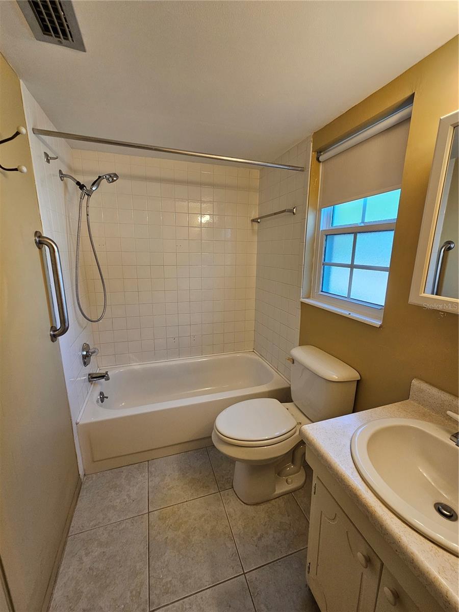 1100 E CAROLINE ST #123, TAVARES, FL, 32778