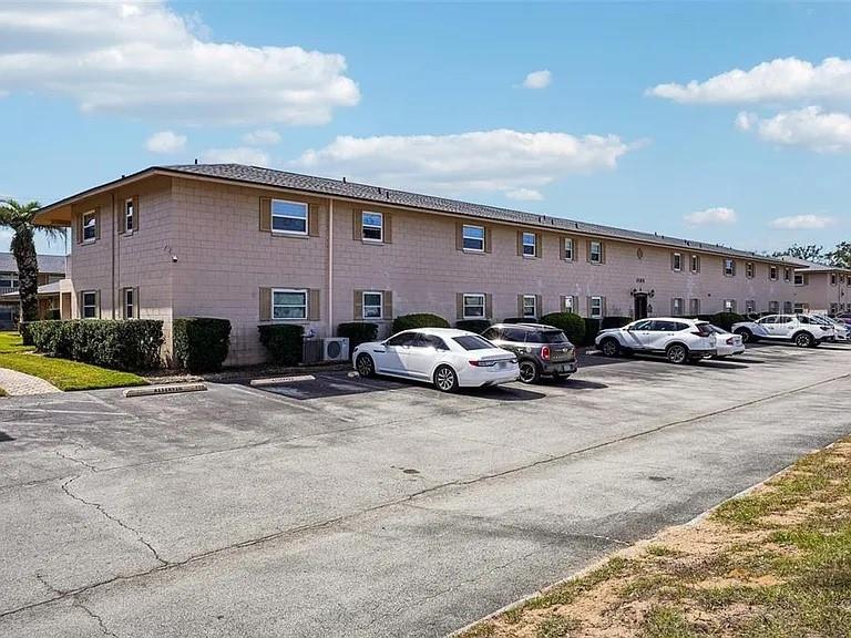 1100 E CAROLINE ST #123, TAVARES, FL, 32778