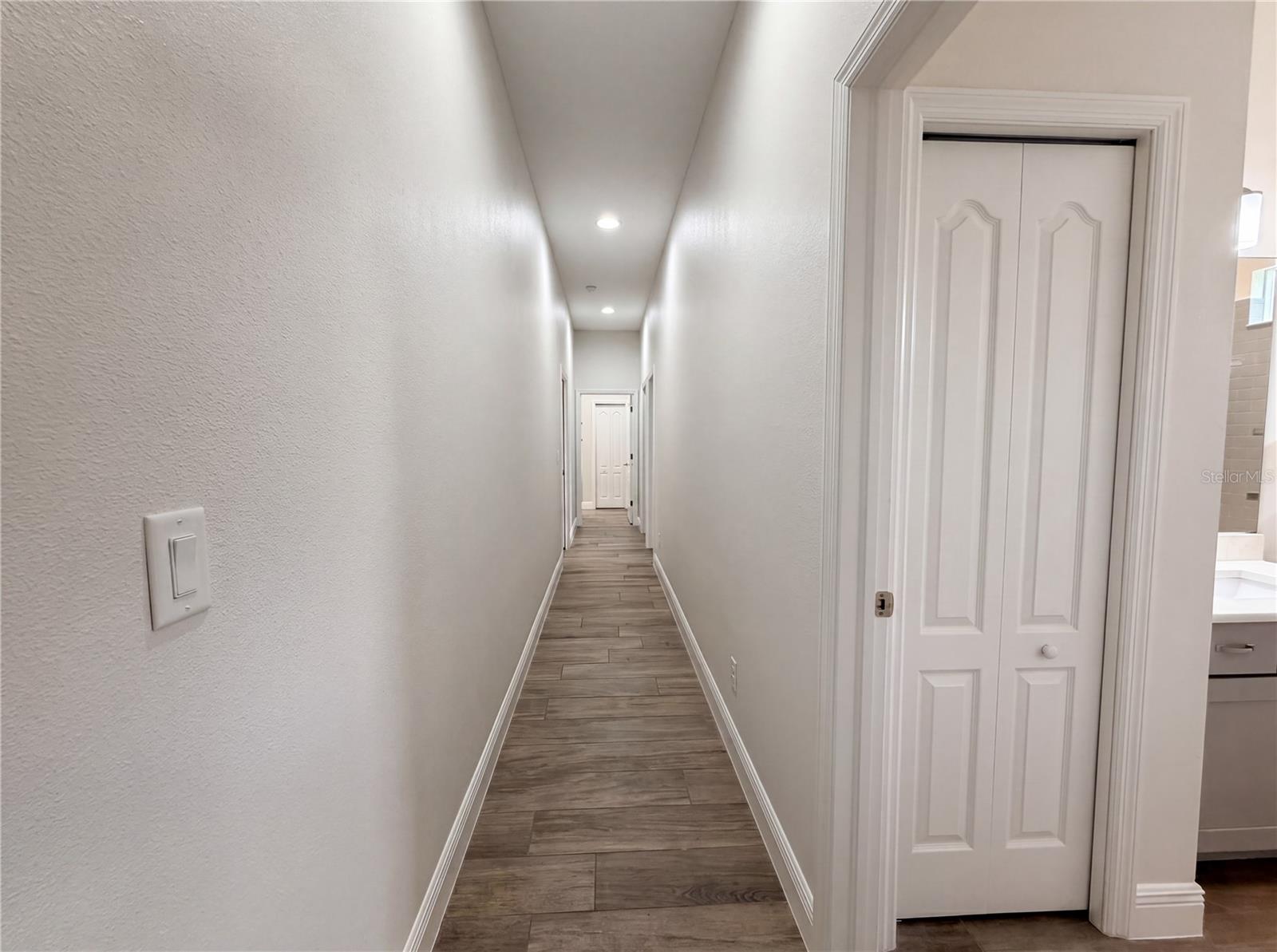 401 RIVER BED CT, WIMAUMA, FL, 33598