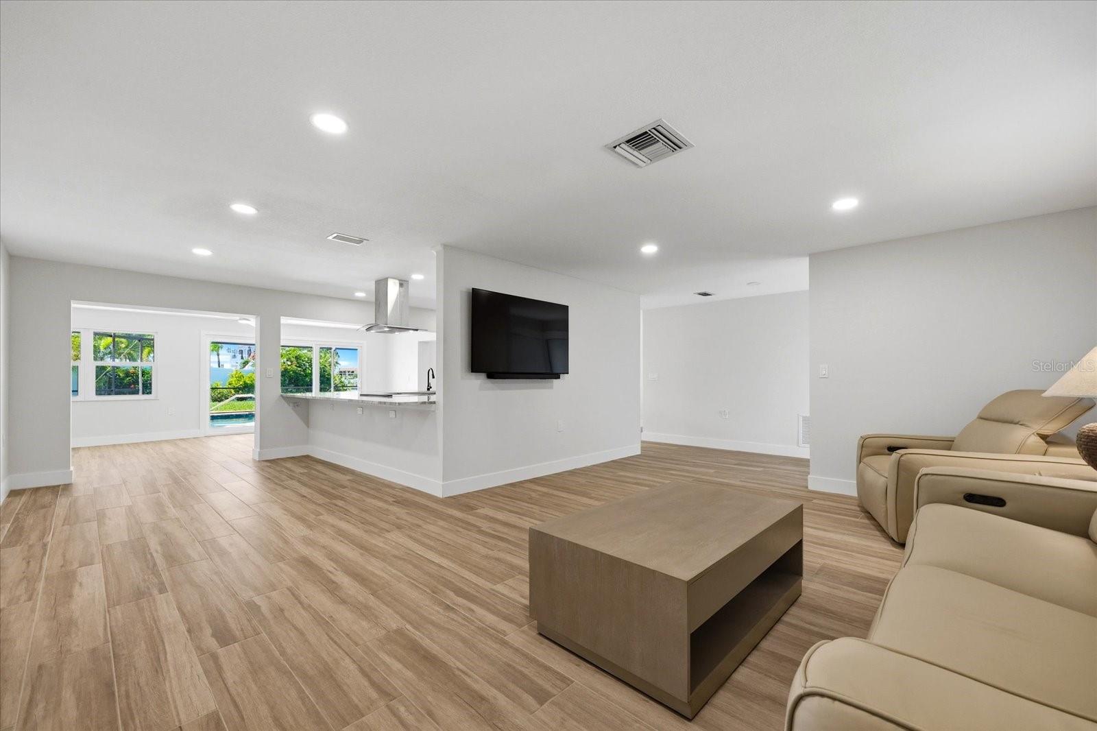 8008 13TH AVE S, ST PETERSBURG, FL, 33707