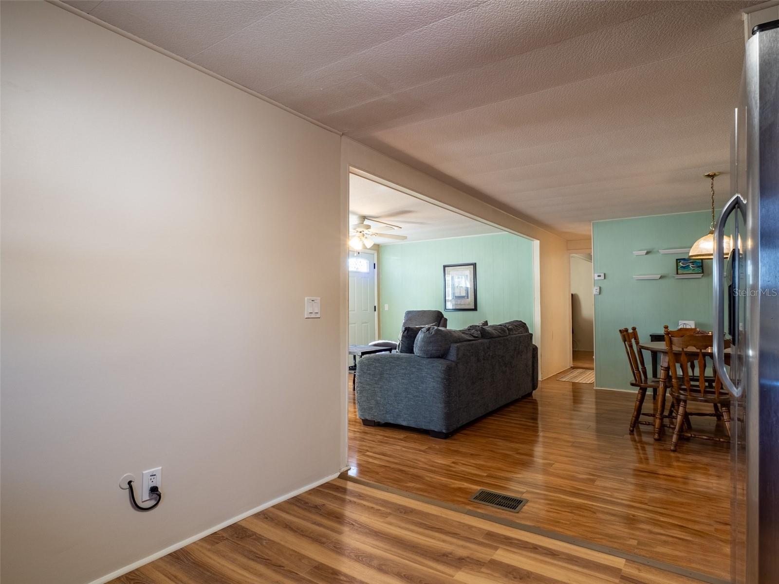 401 DENICE DR #401, SEMINOLE, FL, 33772