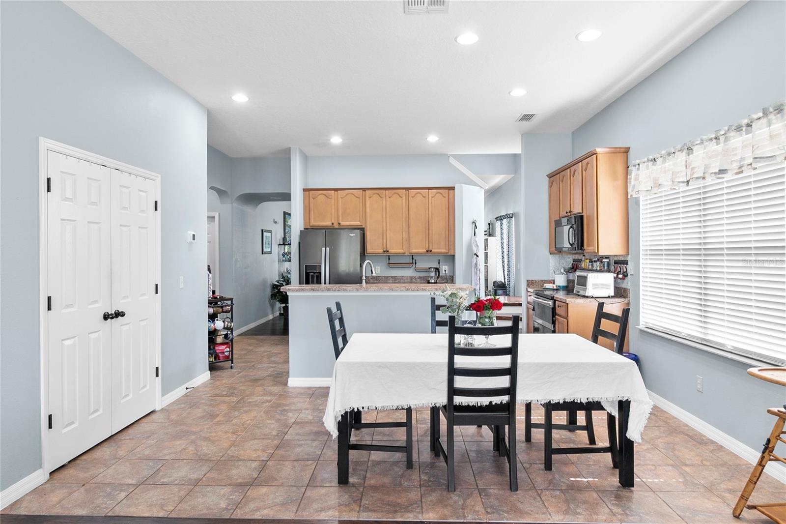 523 LAKE DAVENPORT CIR, DAVENPORT, FL, 33837
