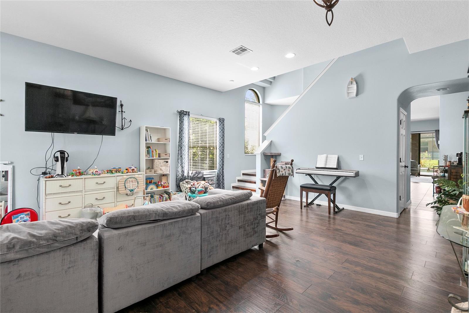 523 LAKE DAVENPORT CIR, DAVENPORT, FL, 33837