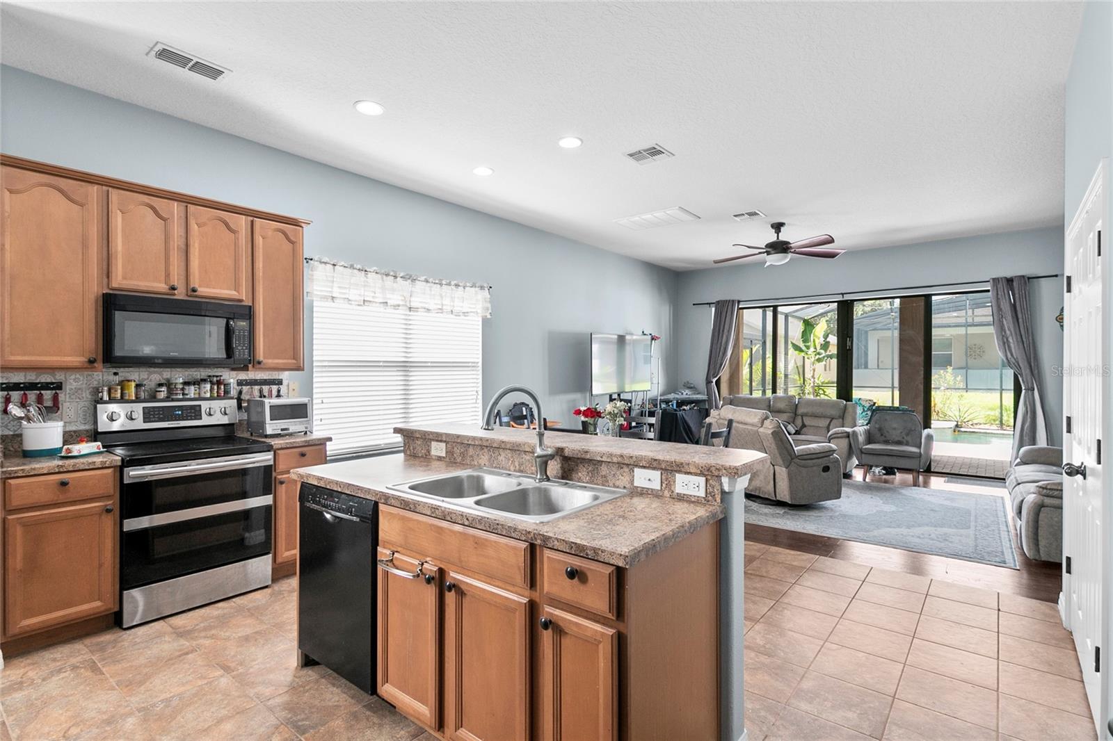 523 LAKE DAVENPORT CIR, DAVENPORT, FL, 33837
