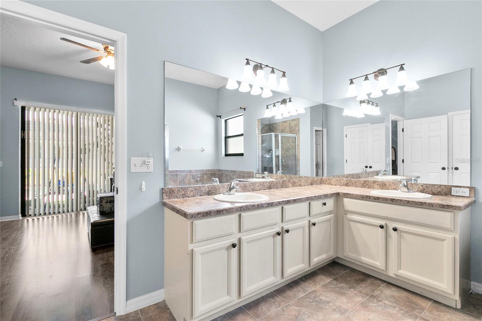 523 LAKE DAVENPORT CIR, DAVENPORT, FL, 33837
