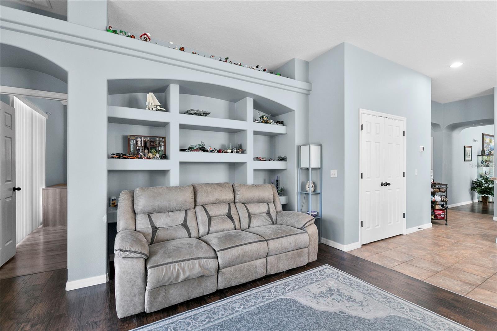 523 LAKE DAVENPORT CIR, DAVENPORT, FL, 33837