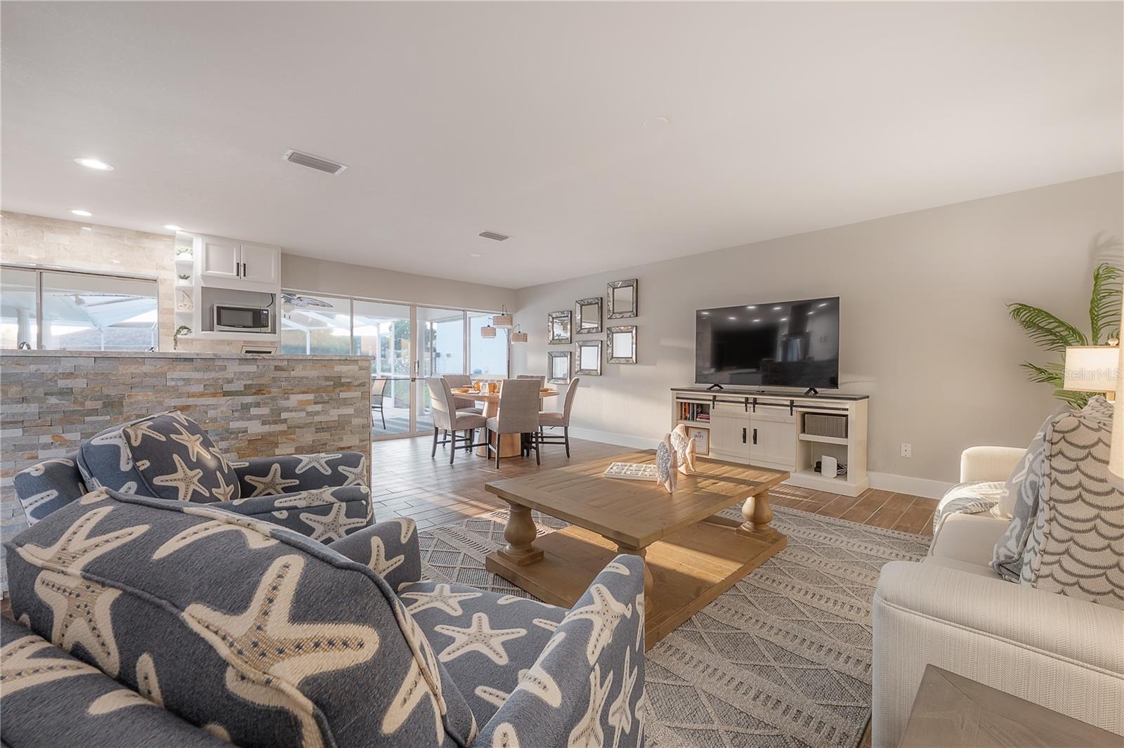 6322 COTTONWOOD LN, APOLLO BEACH, FL, 33572