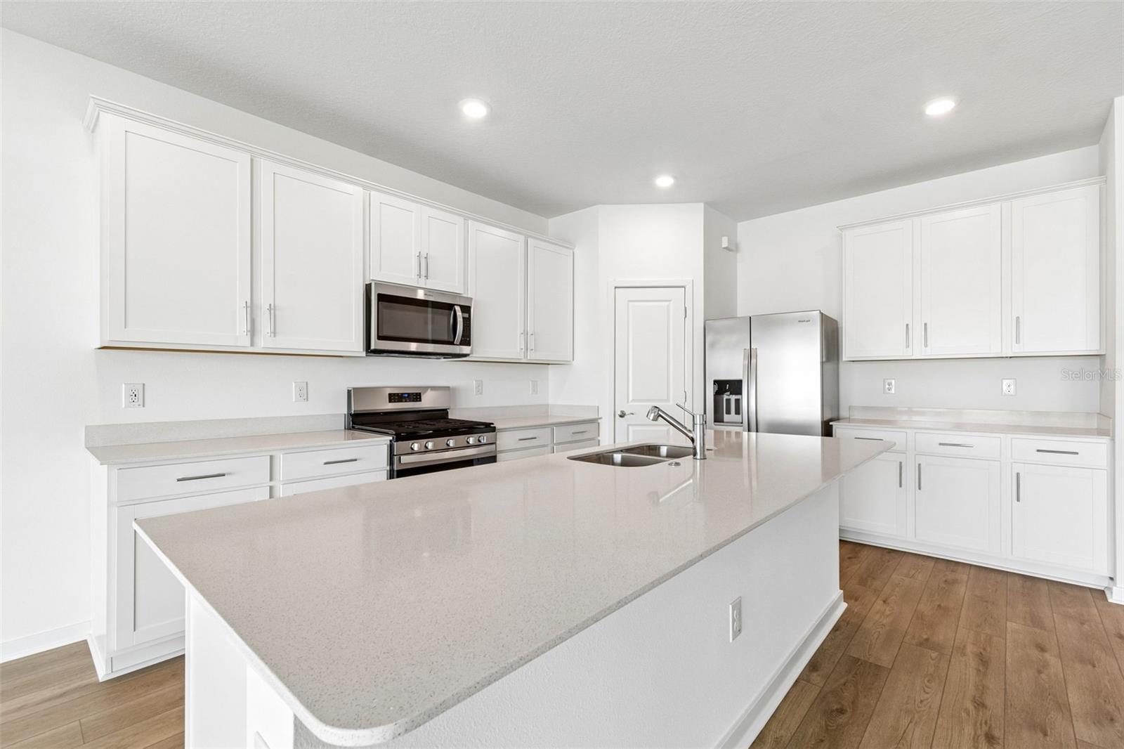 6669 ASBURY BARNES LN, WESLEY CHAPEL, FL, 33545