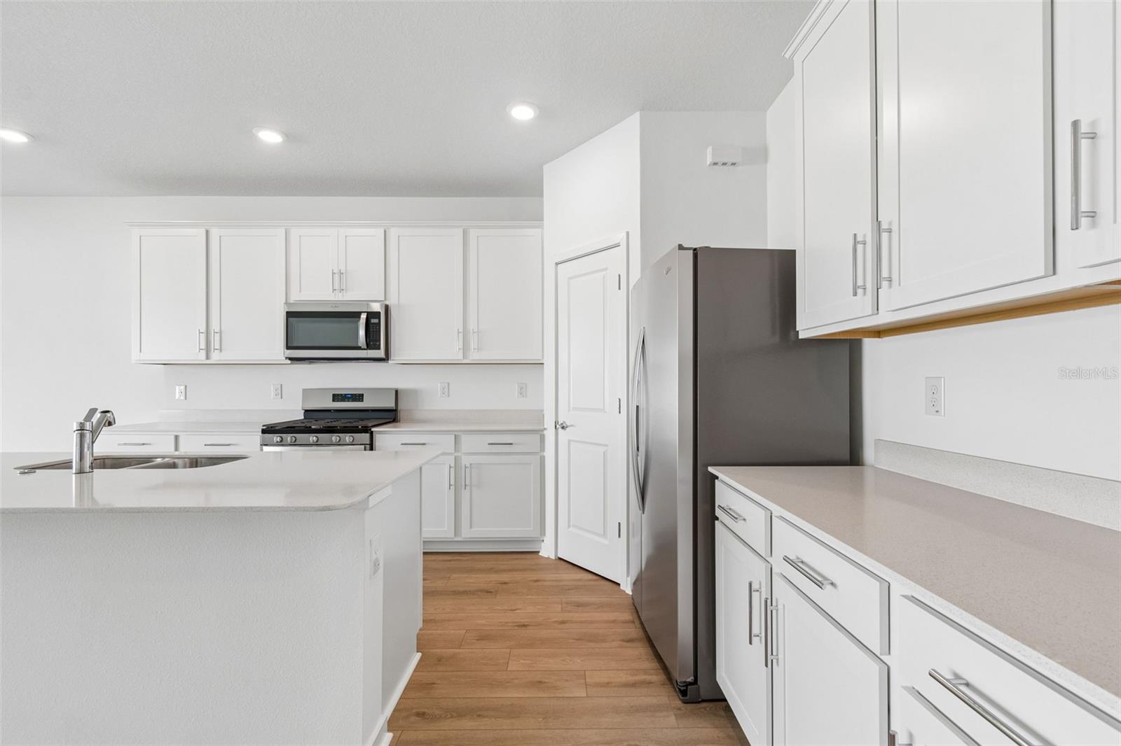 6669 ASBURY BARNES LN, WESLEY CHAPEL, FL, 33545