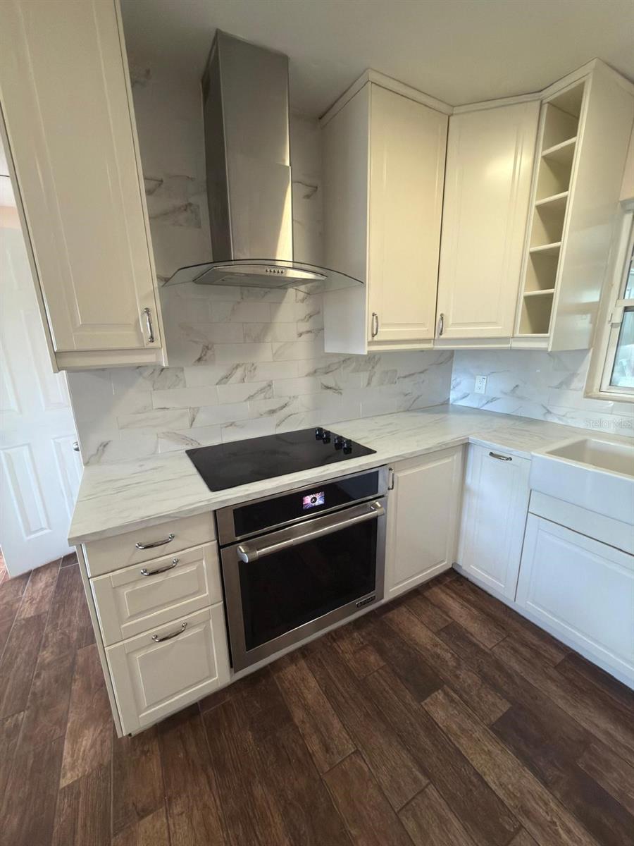 810 W 113TH AVE, TAMPA, FL, 33612