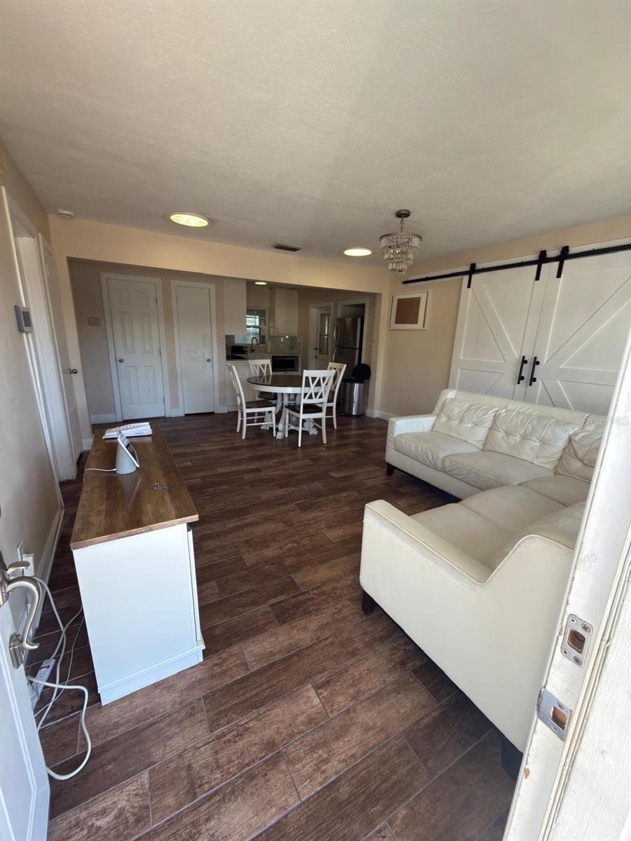 810 W 113TH AVE, TAMPA, FL, 33612