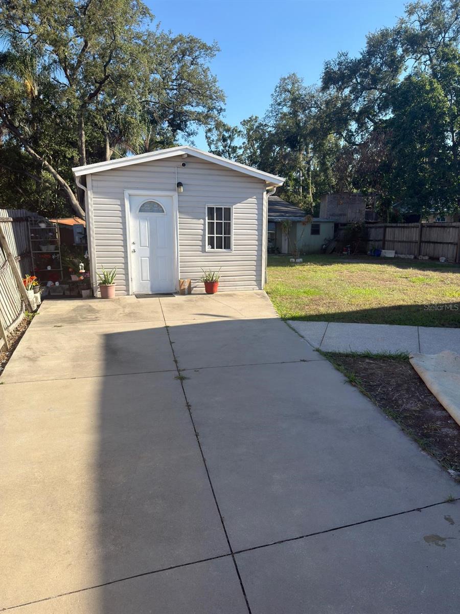 810 W 113TH AVE, TAMPA, FL, 33612