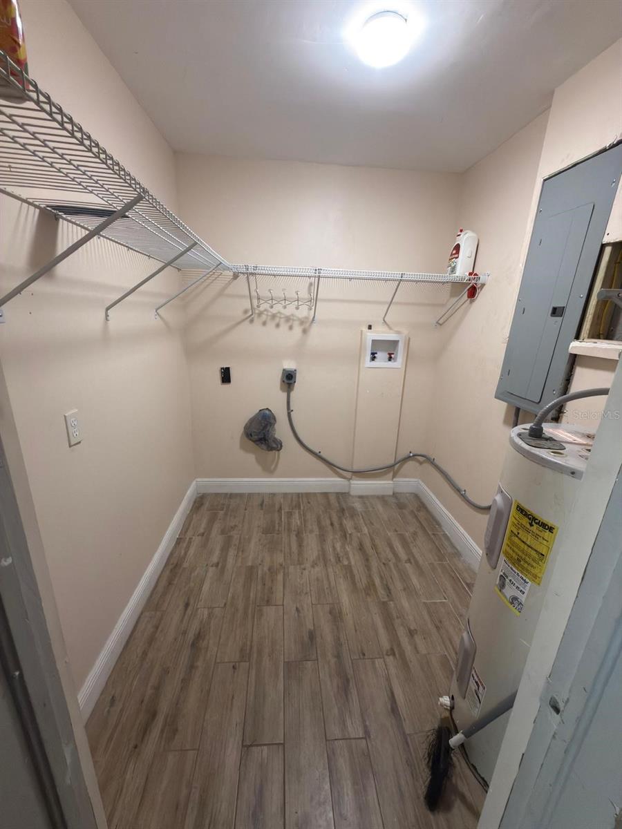 810 W 113TH AVE, TAMPA, FL, 33612