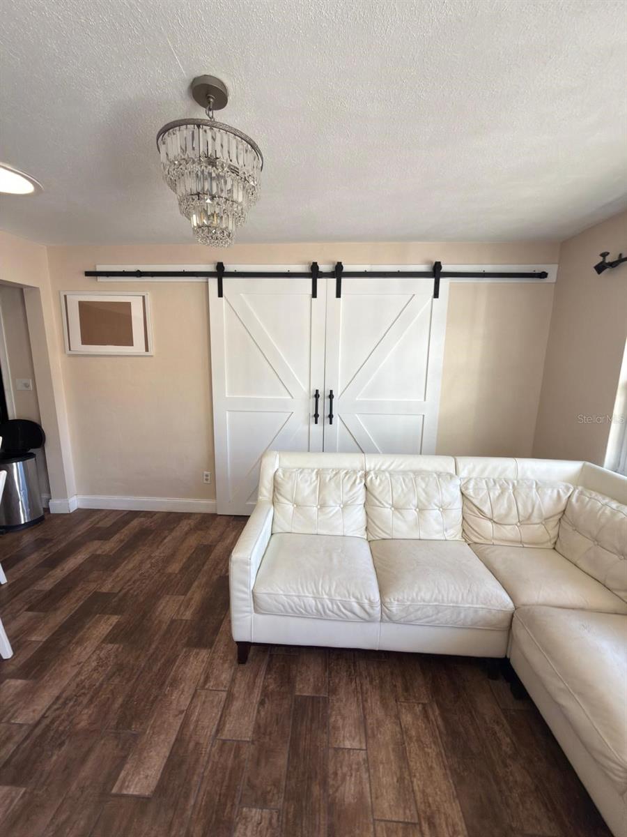 810 W 113TH AVE, TAMPA, FL, 33612