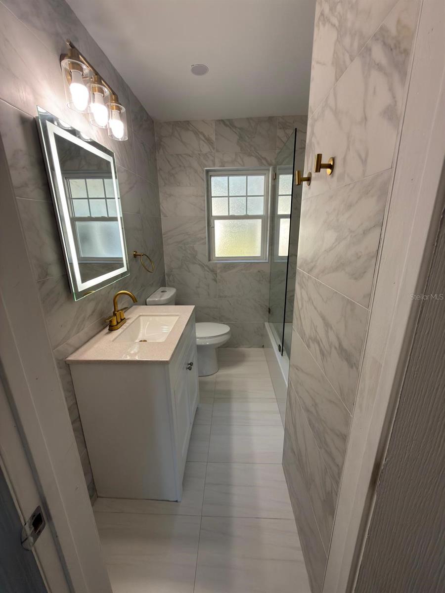 810 W 113TH AVE, TAMPA, FL, 33612