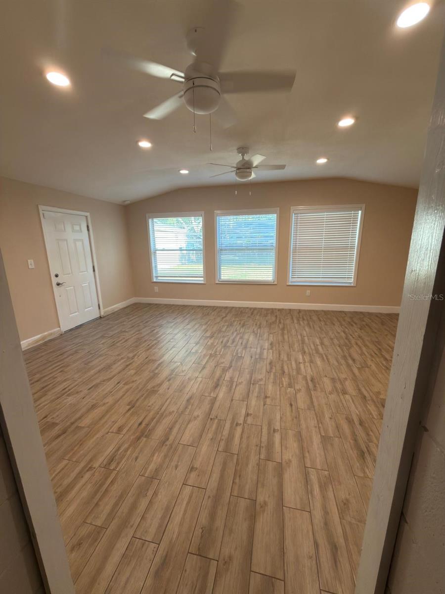 810 W 113TH AVE, TAMPA, FL, 33612
