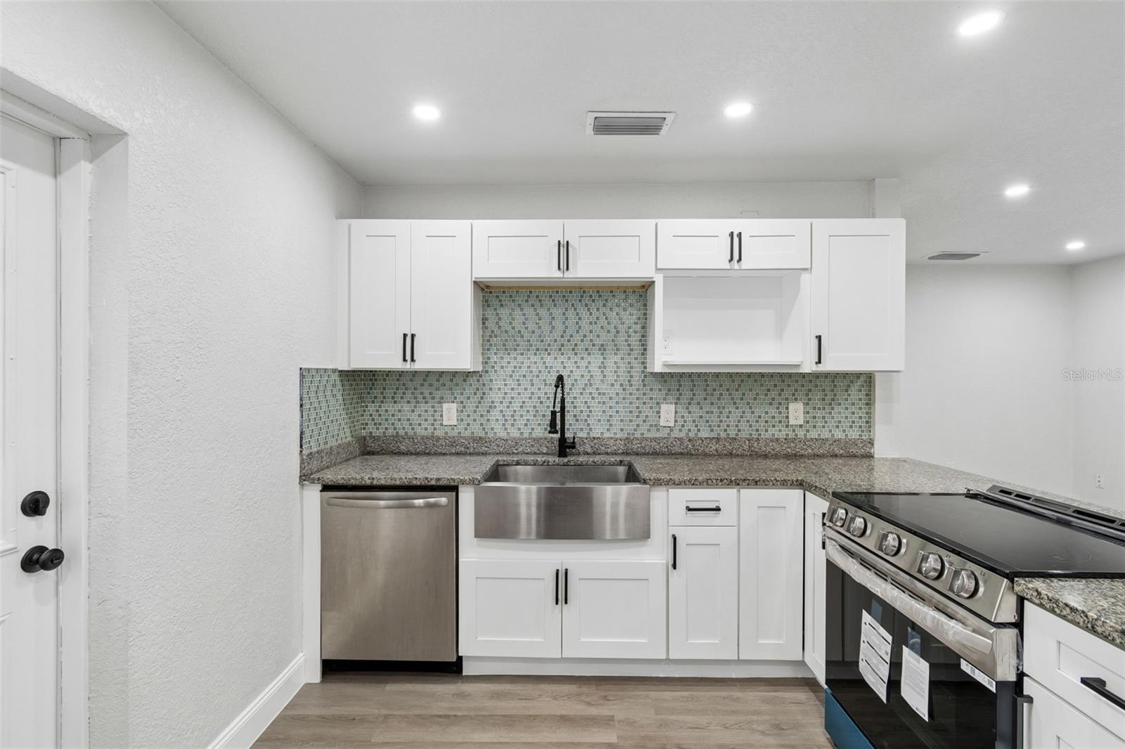 803 S CASTLE CT, TAMPA, FL, 33612