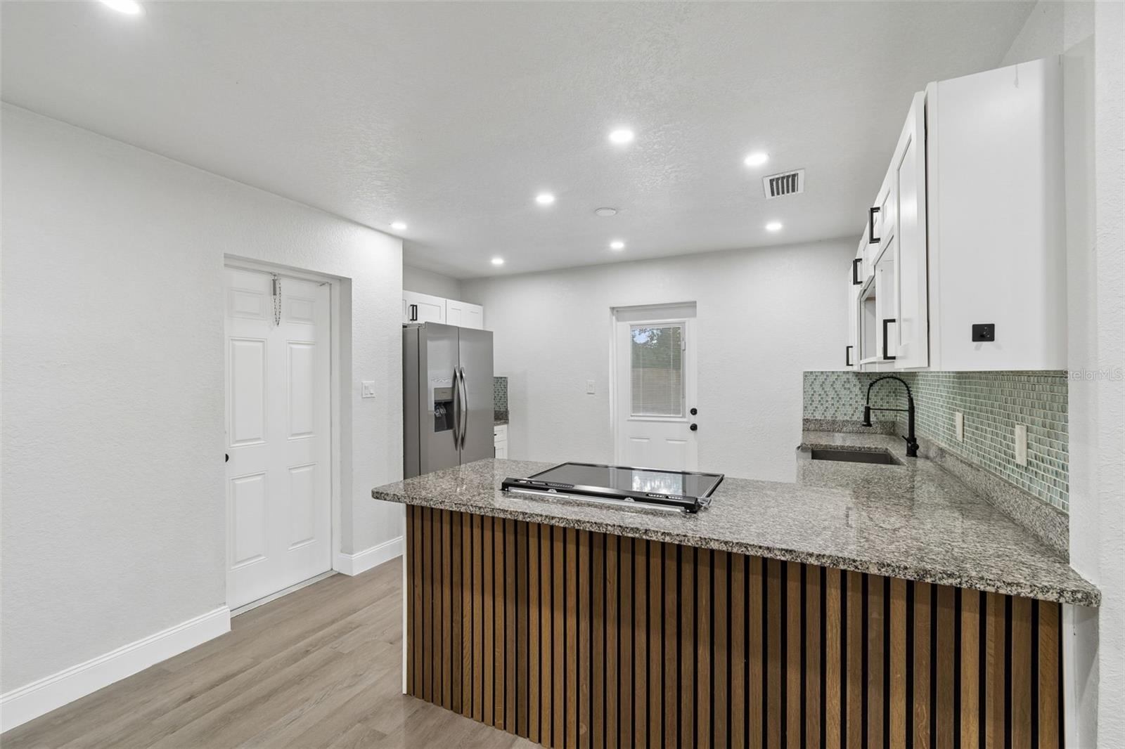 803 S CASTLE CT, TAMPA, FL, 33612